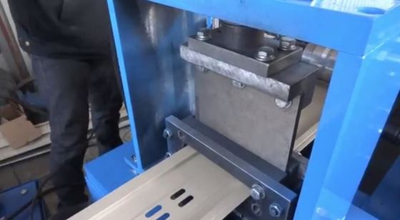 Mobile wall profile forming machine